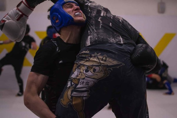 Les Risques et Précautions à Prendre pour la Musculation et les Sports de Combat