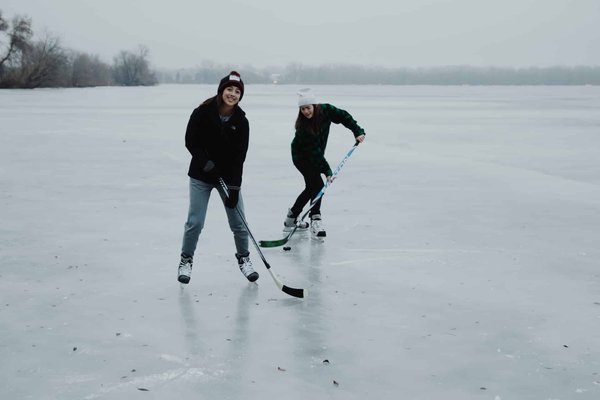 Quels sont les différents types de sports de glisse sur neige, sur glace ou sur eau ?